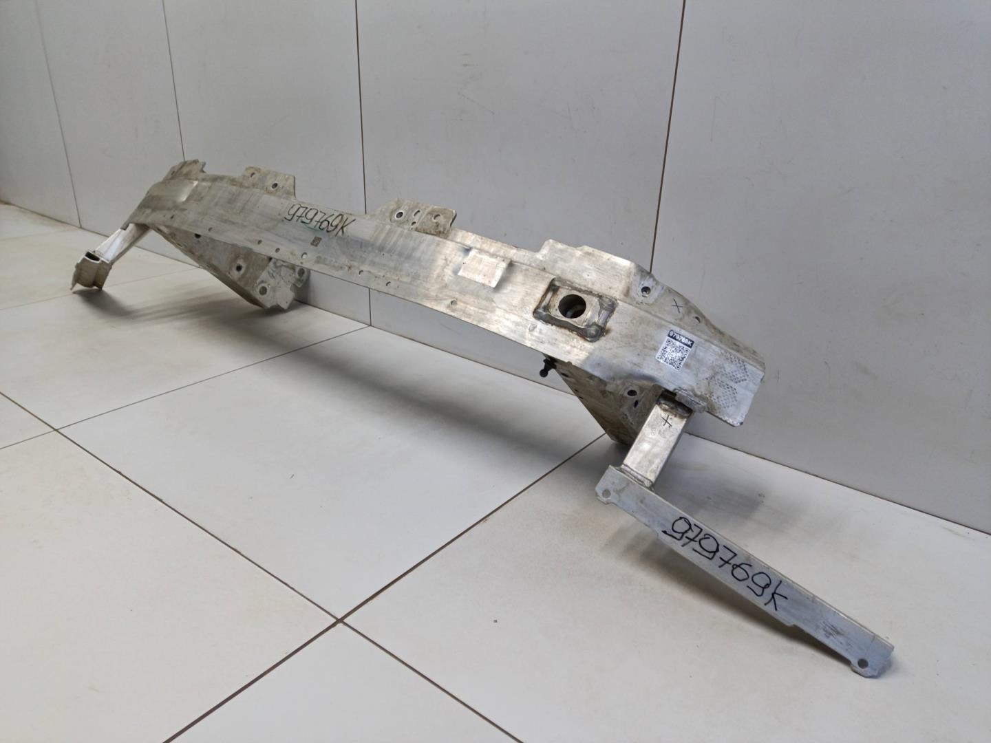 Усилитель переднего бампера