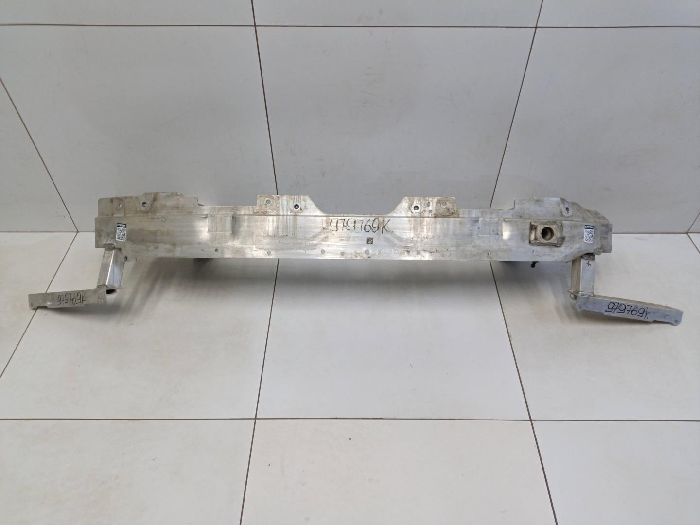 Усилитель переднего бампера