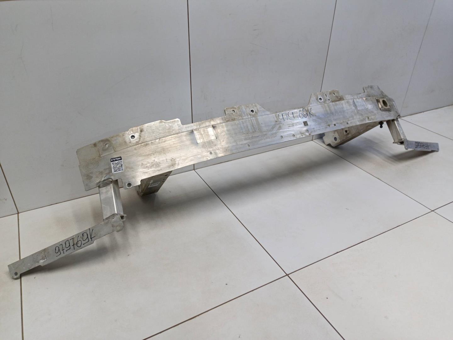 Усилитель переднего бампера