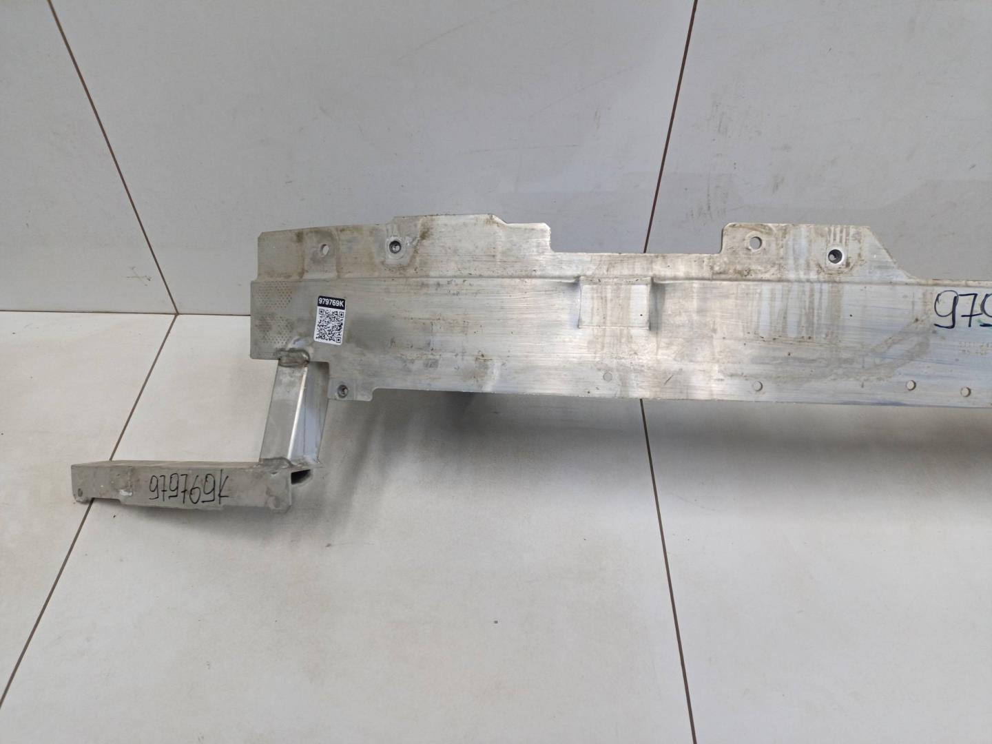 Усилитель переднего бампера