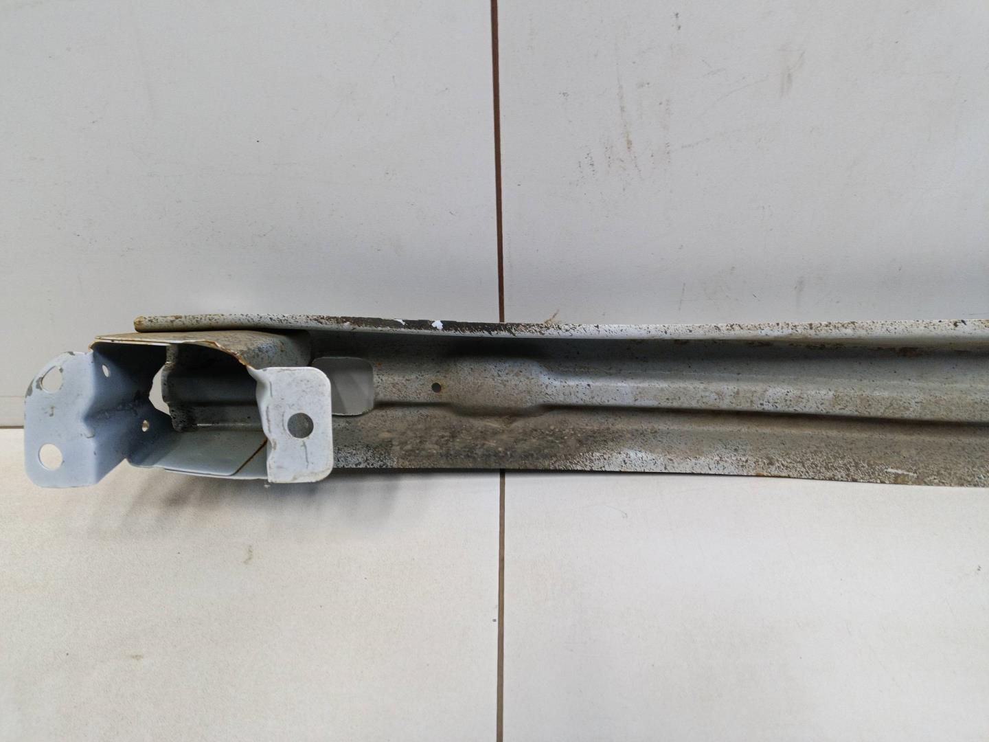 Усилитель заднего бампера