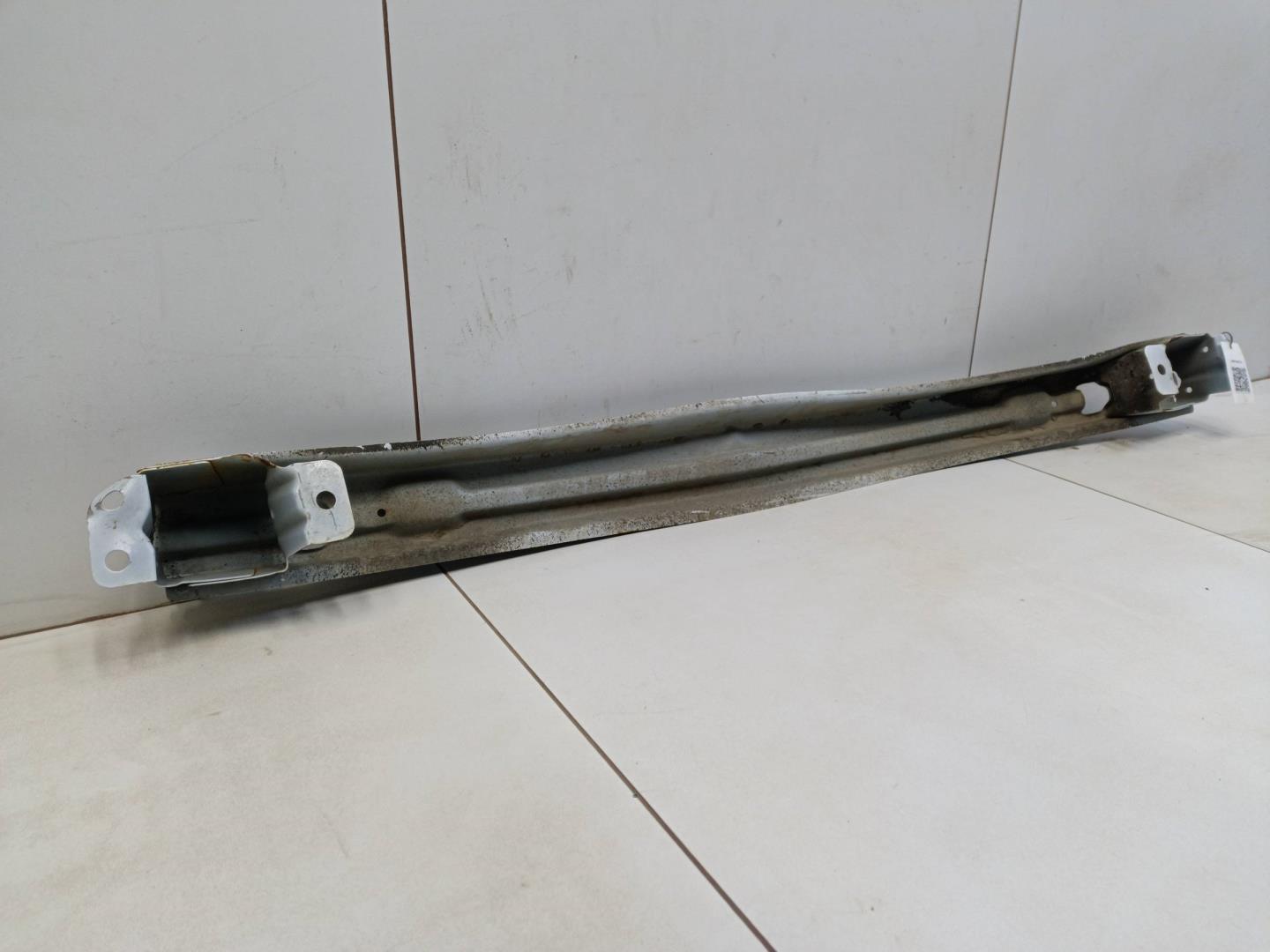 Усилитель заднего бампера