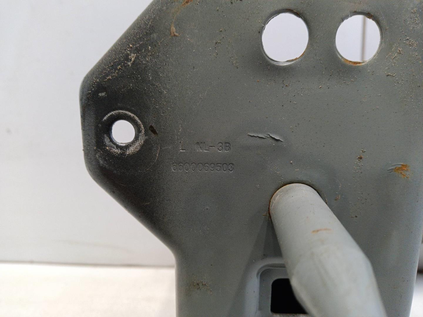 Усилитель переднего бампера