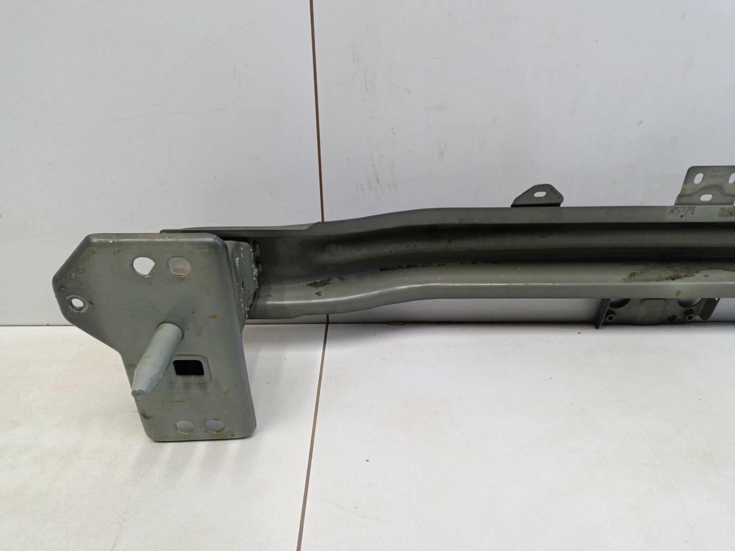 Усилитель переднего бампера