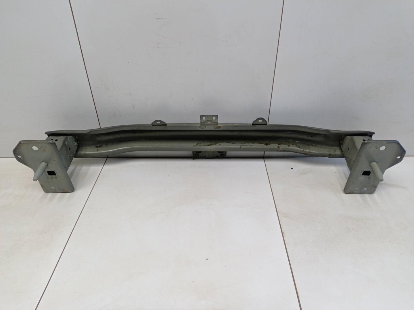 Усилитель переднего бампера