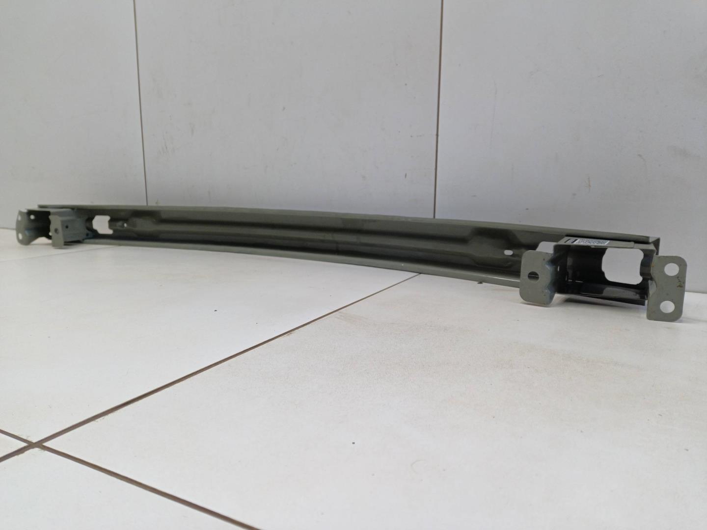 Усилитель переднего бампера