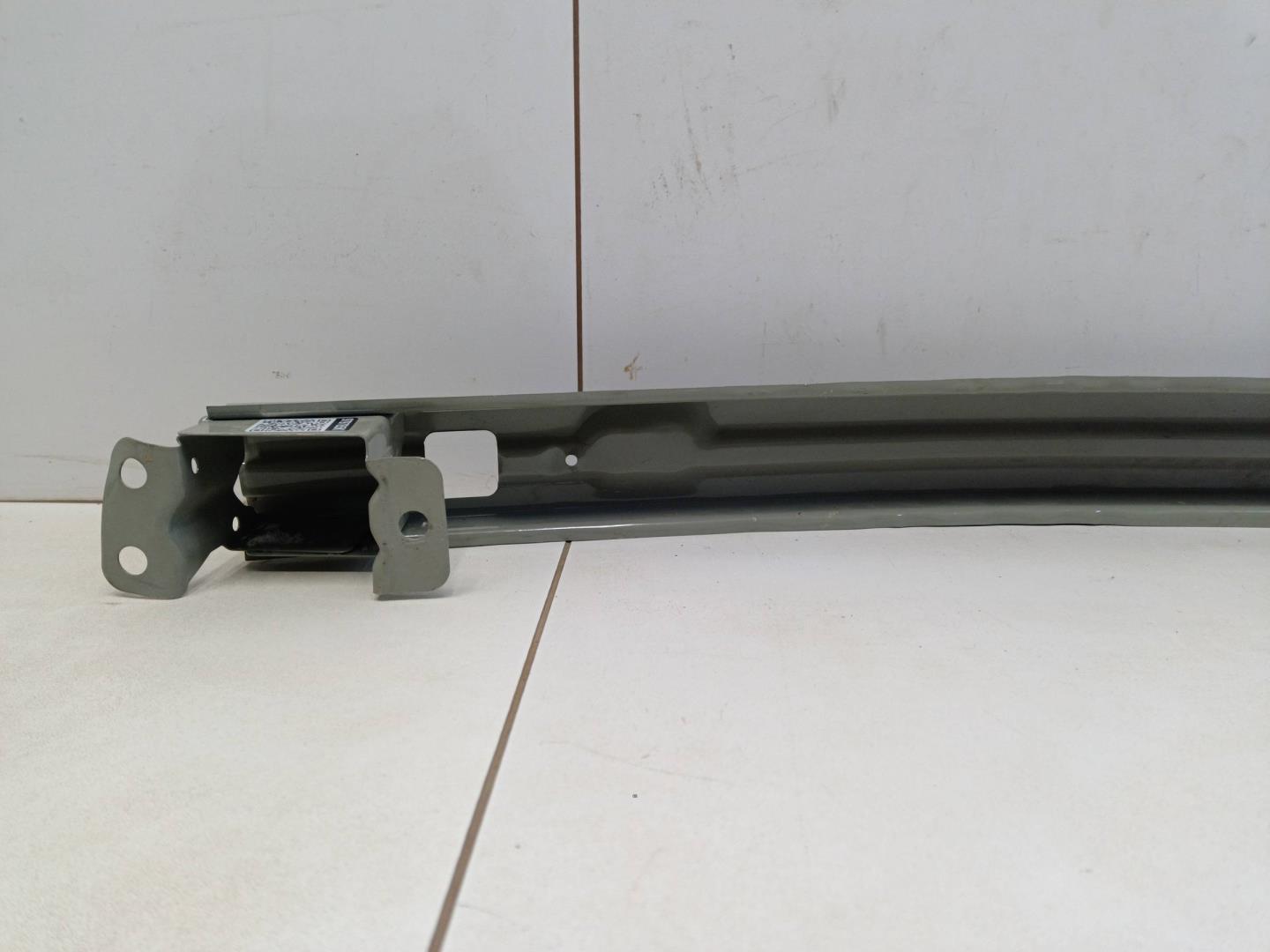 Усилитель переднего бампера