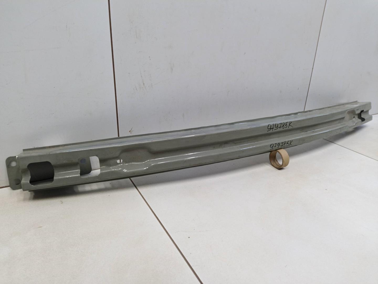 Усилитель переднего бампера