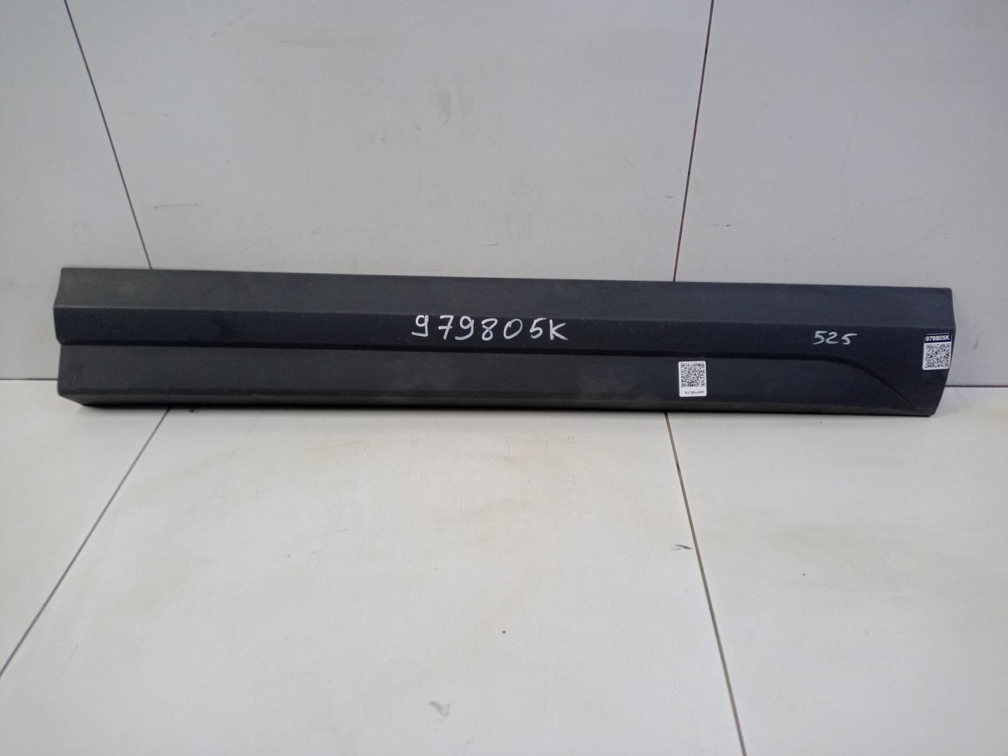 Накладка двери передней правой