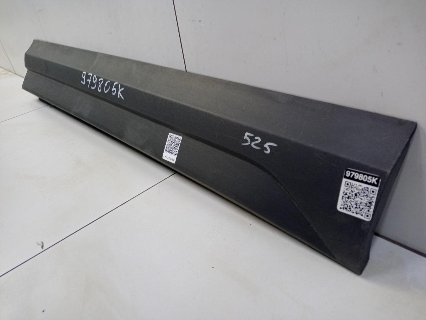 Накладка двери передней правой