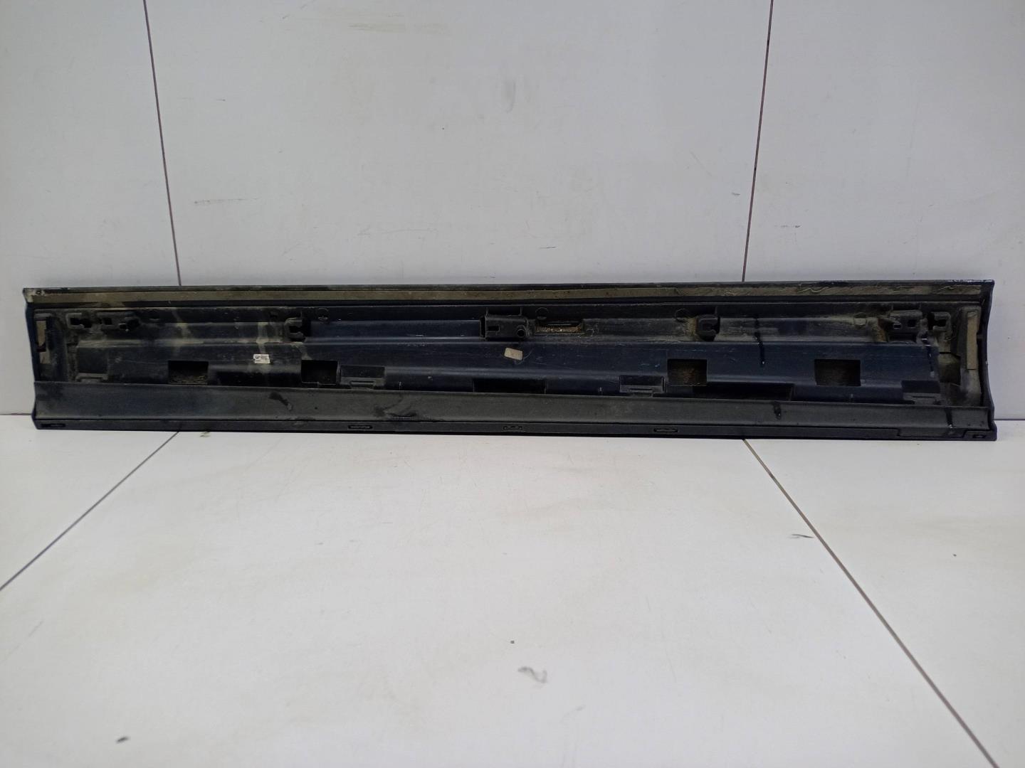 Накладка двери передней правой