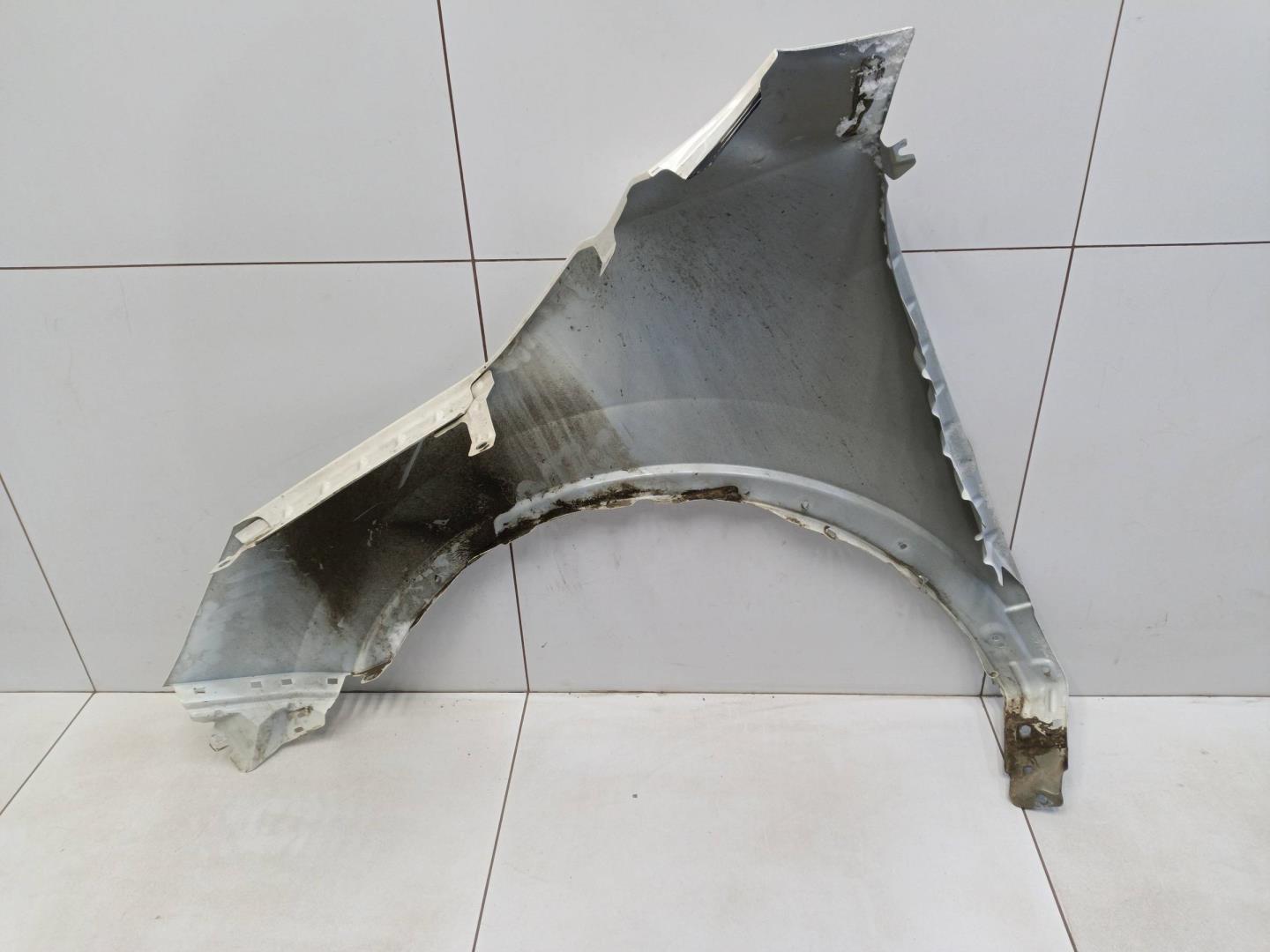 Крыло переднее правое