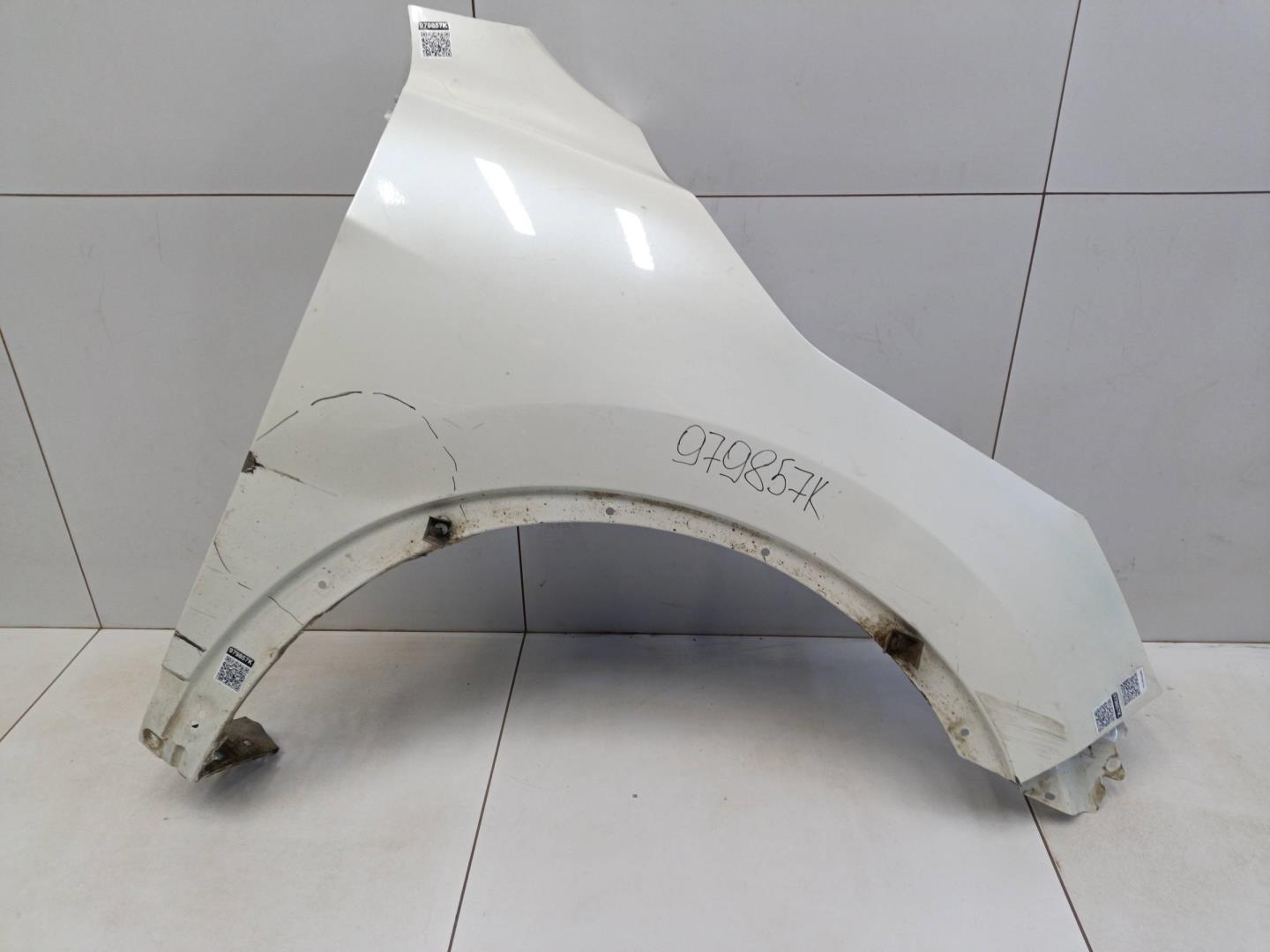 Крыло переднее правое