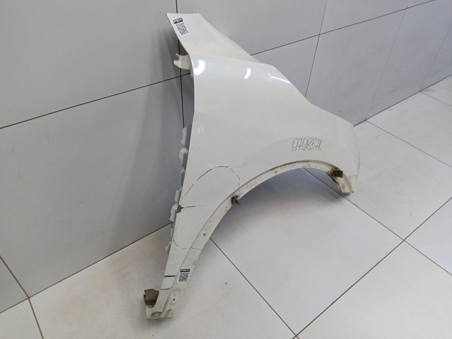 Крыло переднее правое