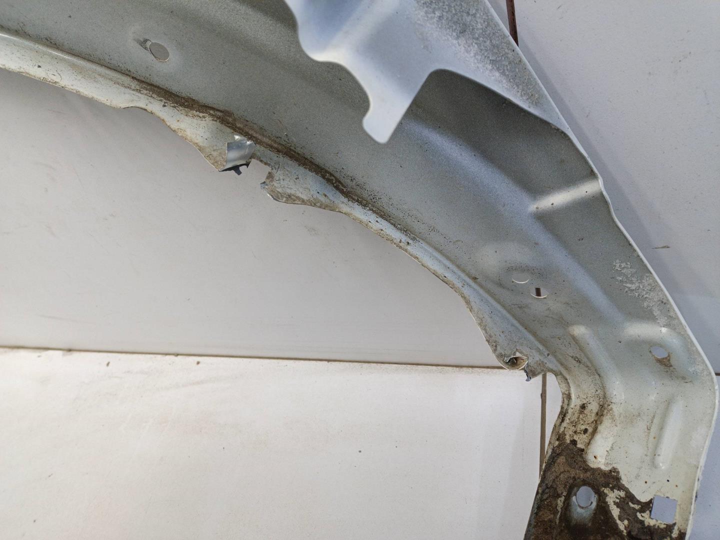 Крыло переднее правое