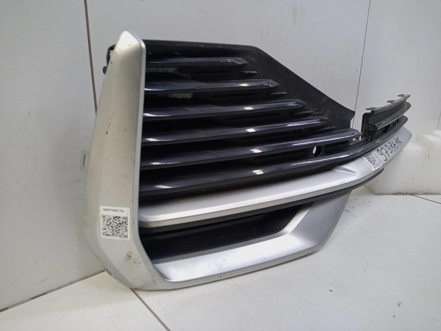 Решетка в бампер правая
