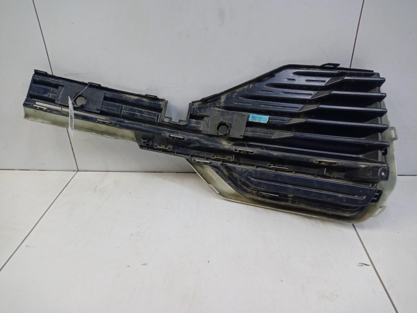 Решетка в бампер правая