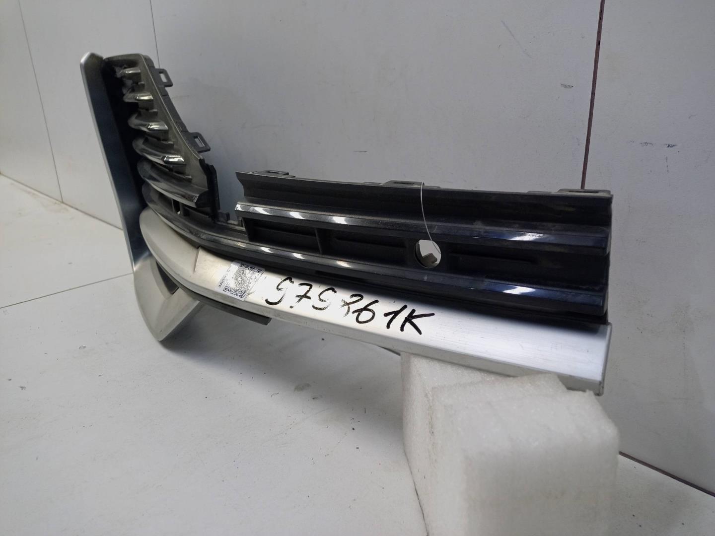 Решетка в бампер правая