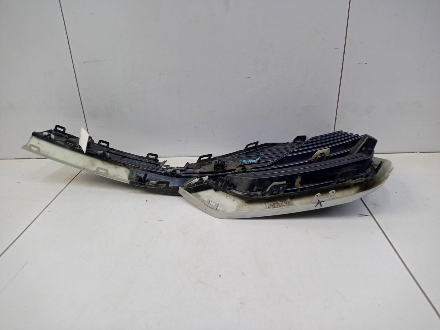 Решетка в бампер правая