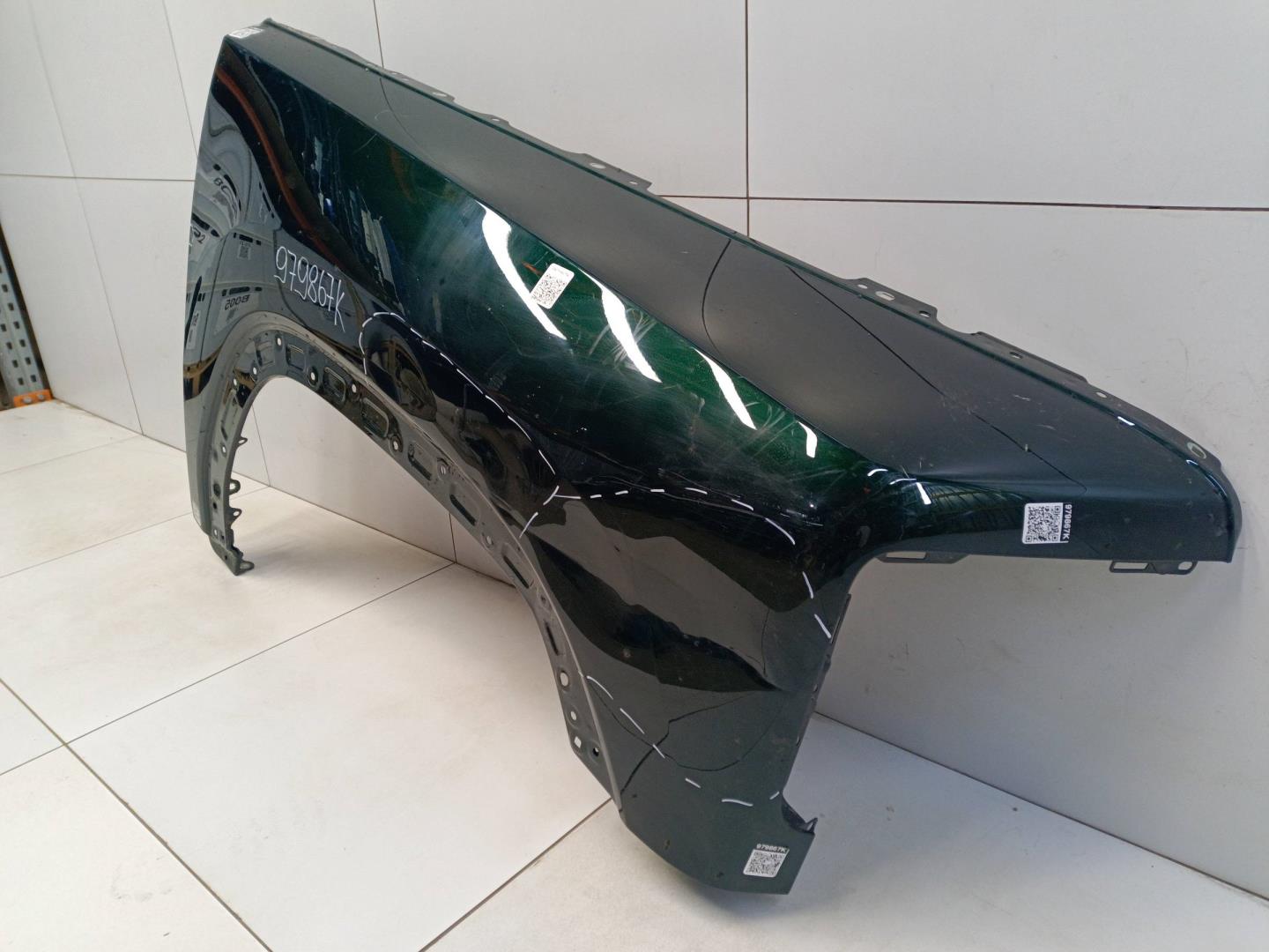 Крыло переднее правое