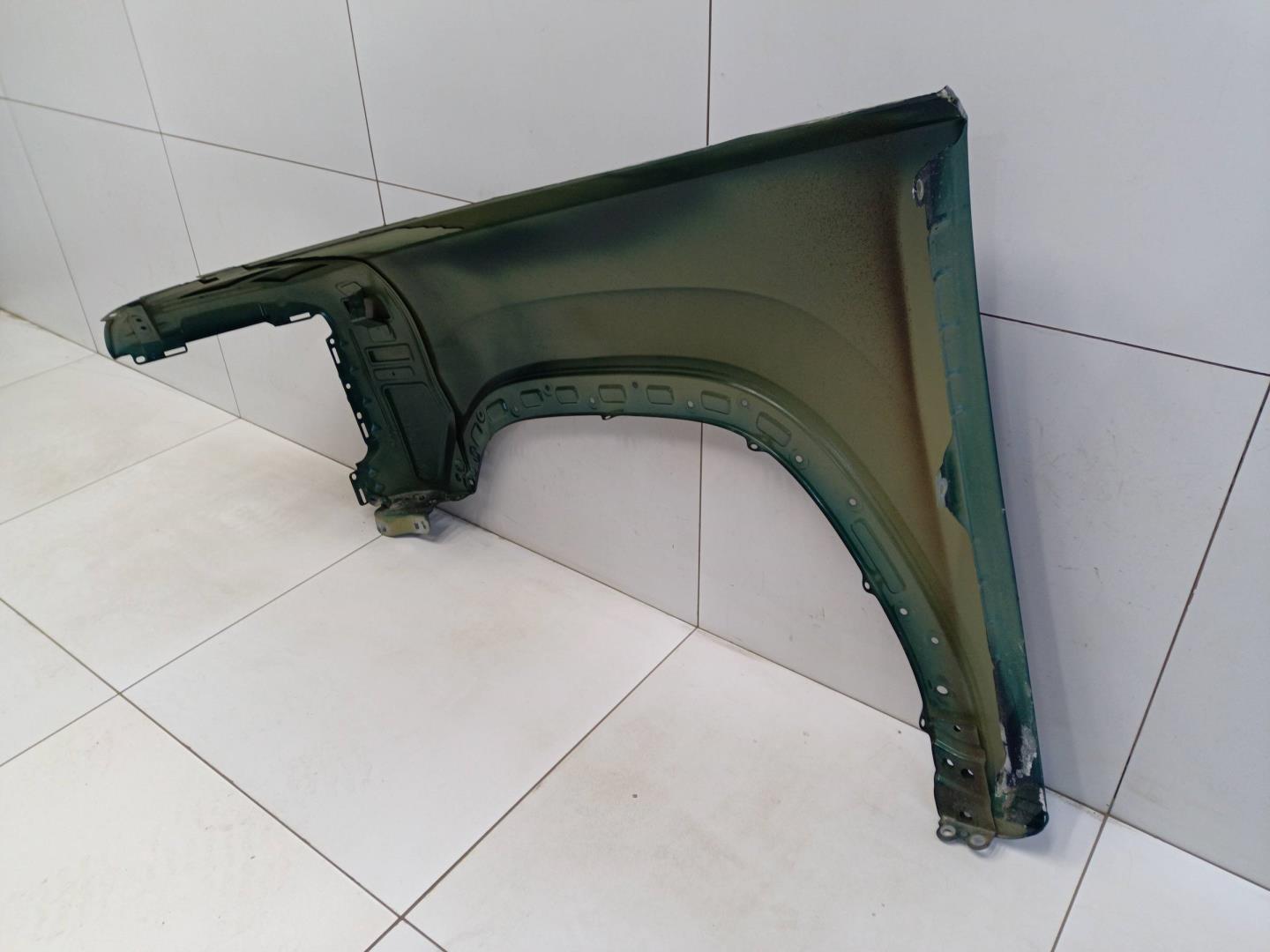 Крыло переднее правое