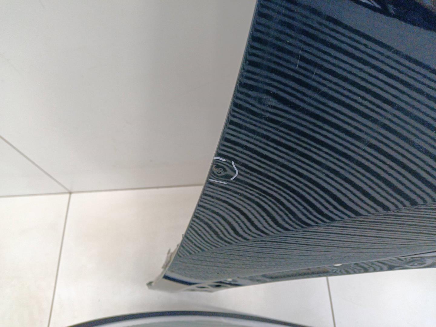 Крыло переднее правое