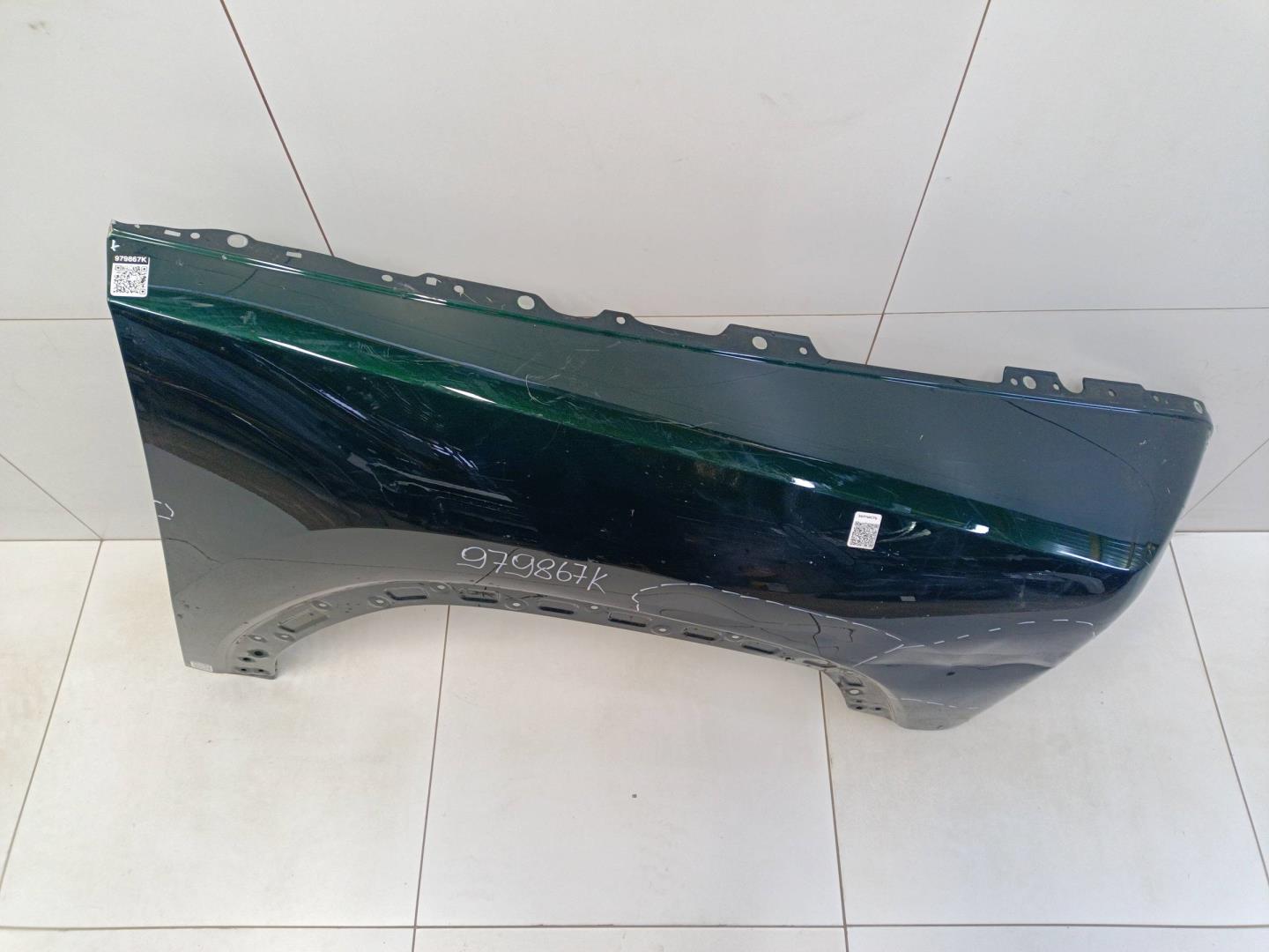 Крыло переднее правое