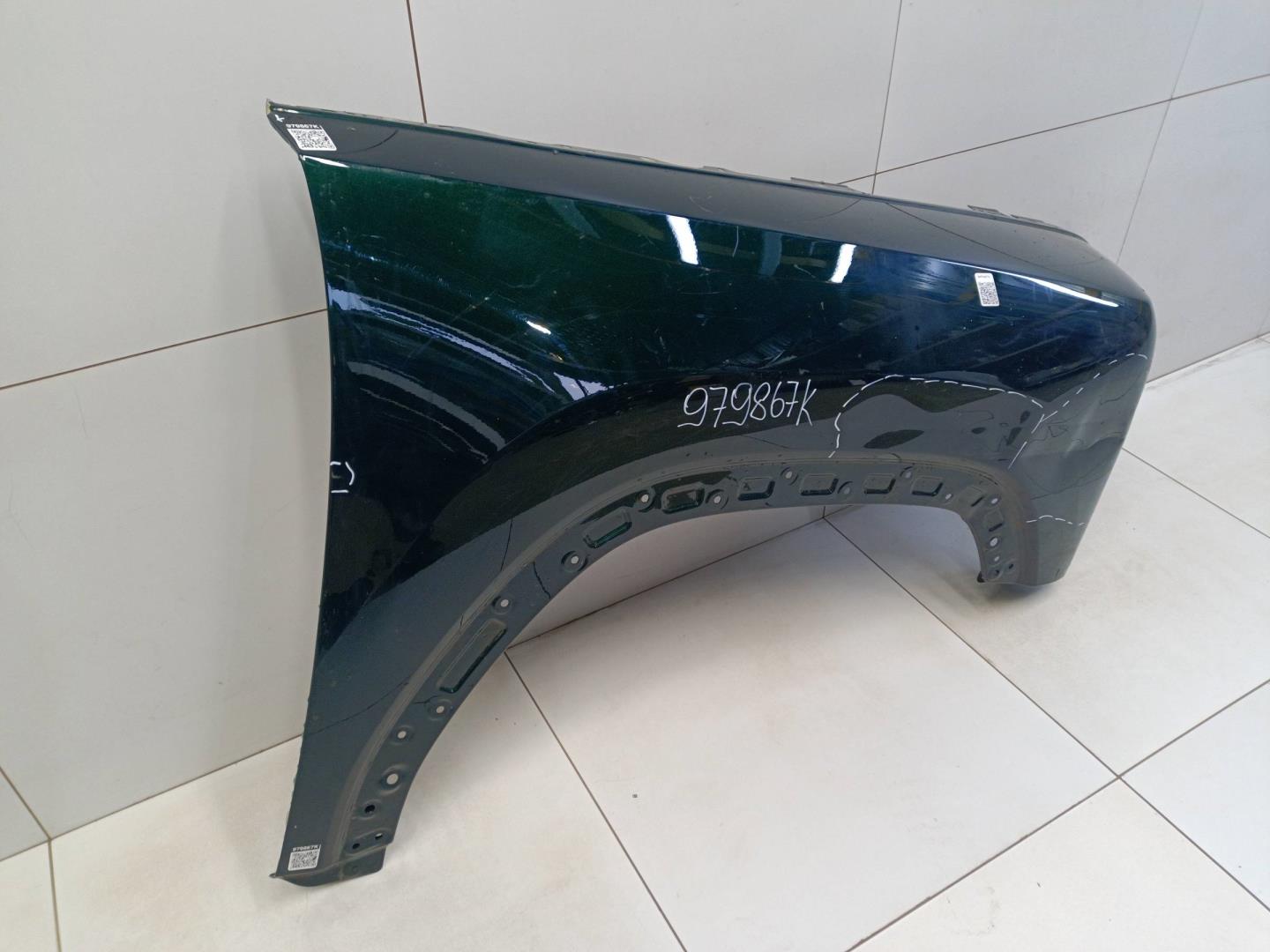 Крыло переднее правое