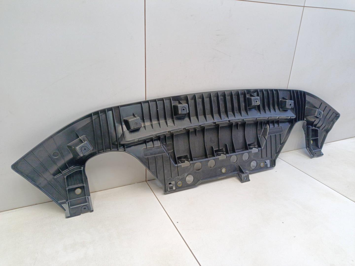 Пыльник двигателя центральный