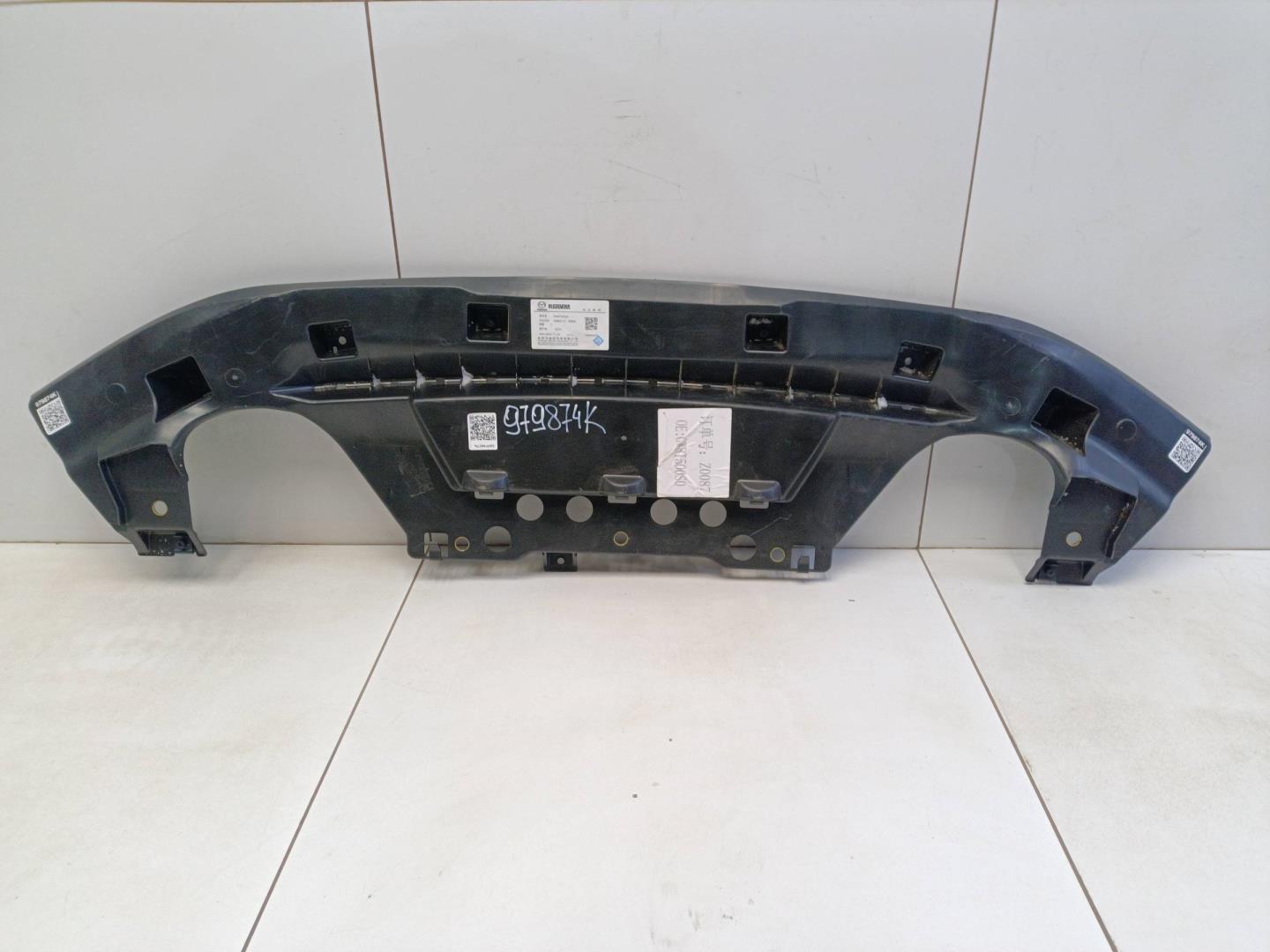 Пыльник двигателя центральный