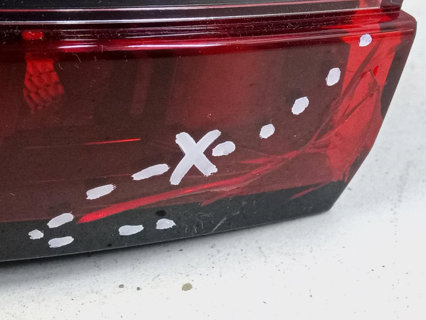 Фонарь задний наружный левый