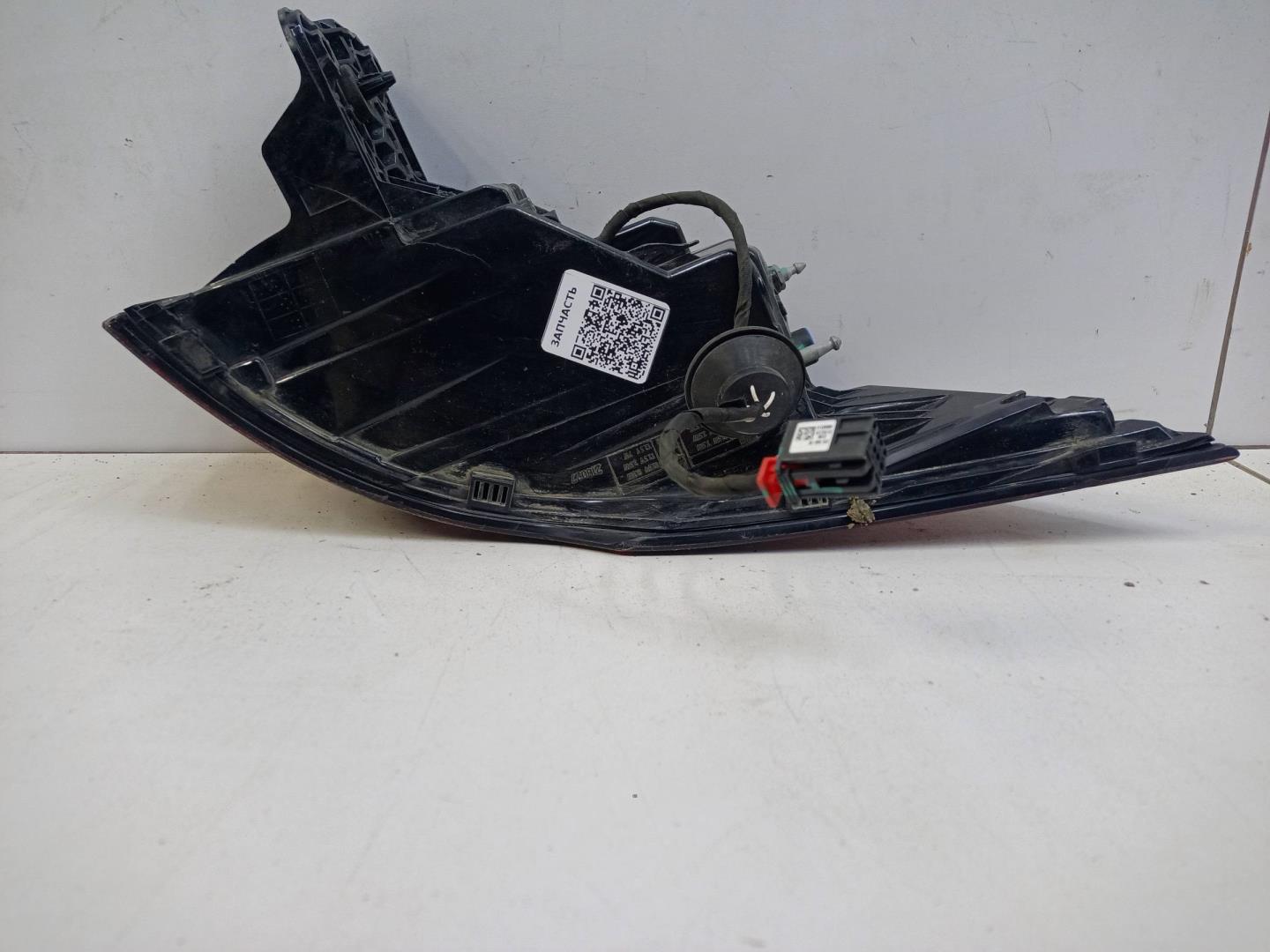 Фонарь задний наружный левый