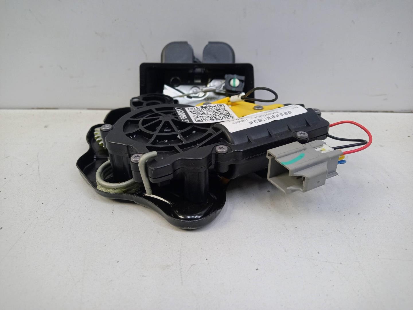 Замок багажника