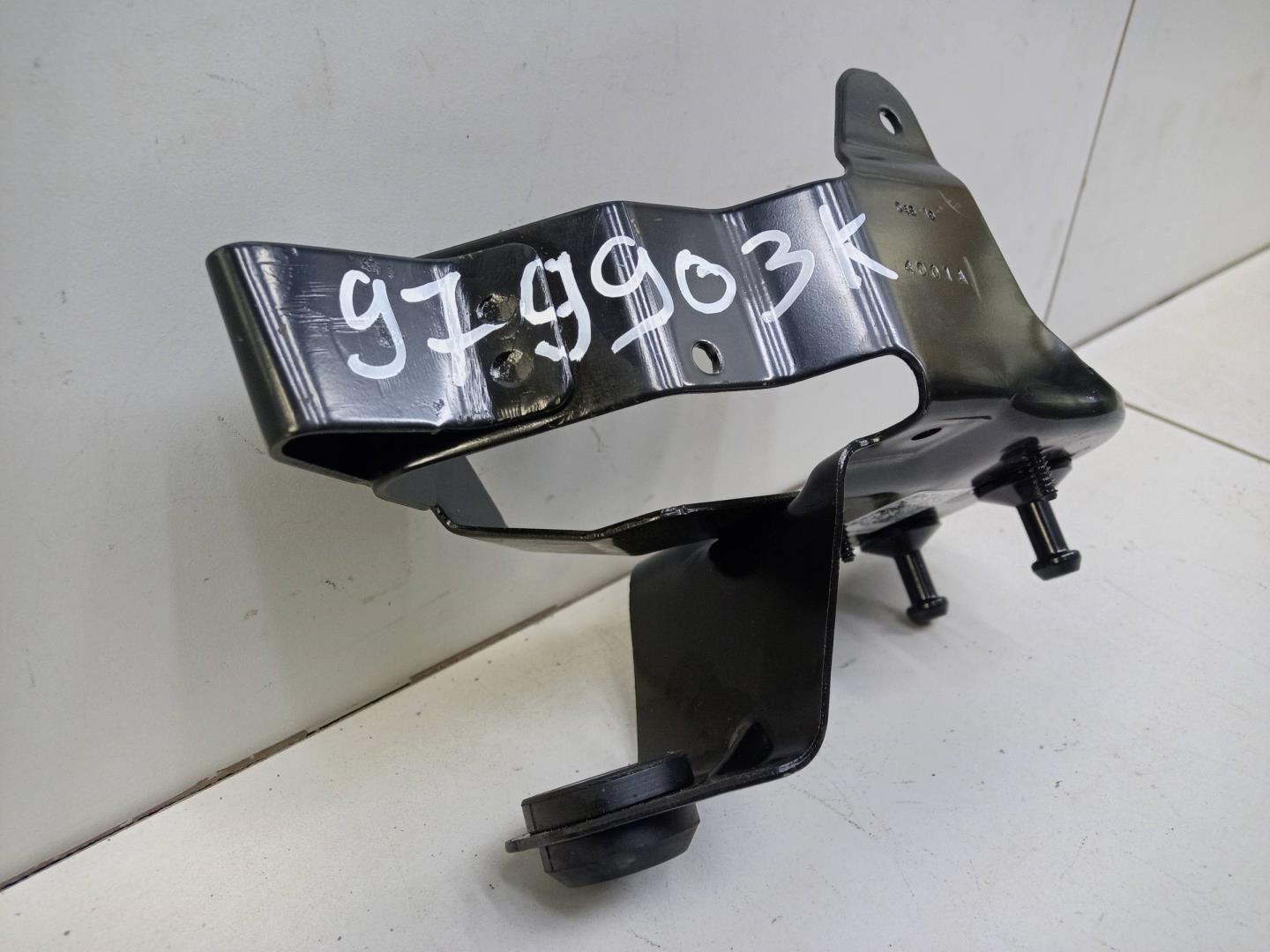 Кронштейн крепления насоса пневмоподвески