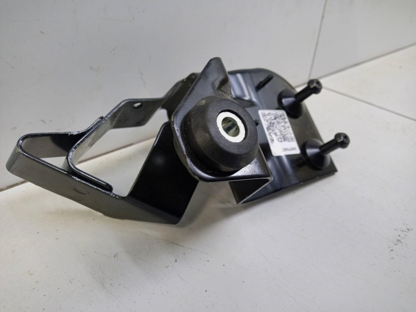 Кронштейн крепления насоса пневмоподвески