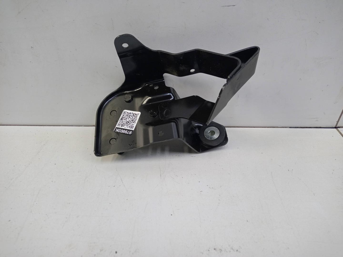 Кронштейн крепления насоса пневмоподвески