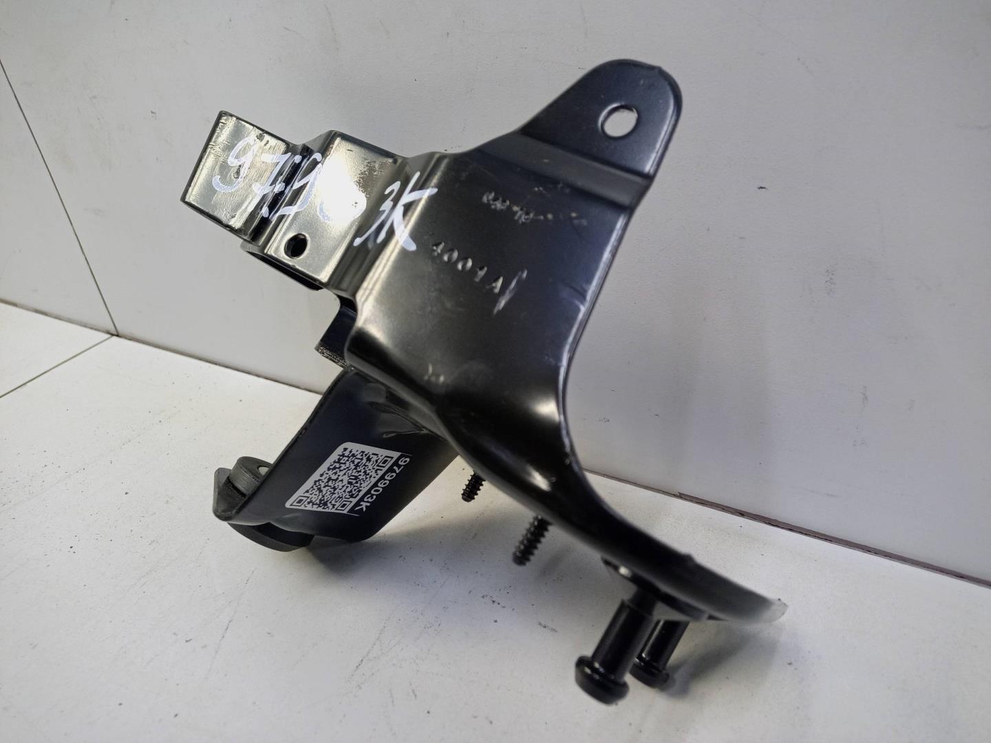 Кронштейн крепления насоса пневмоподвески