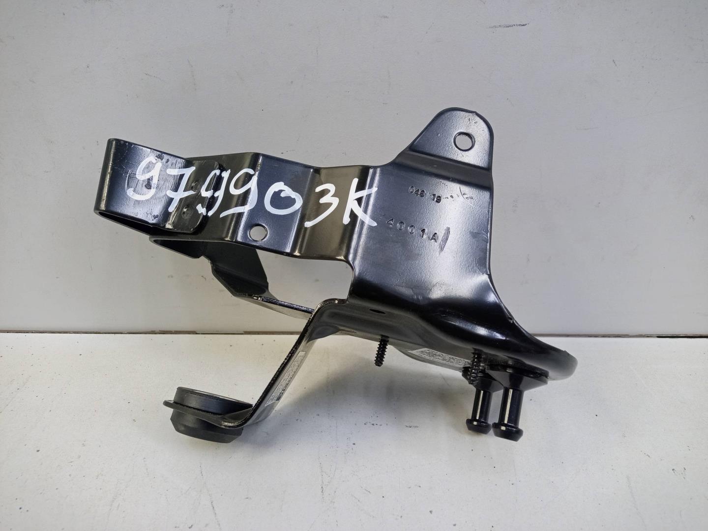 Кронштейн крепления насоса пневмоподвески