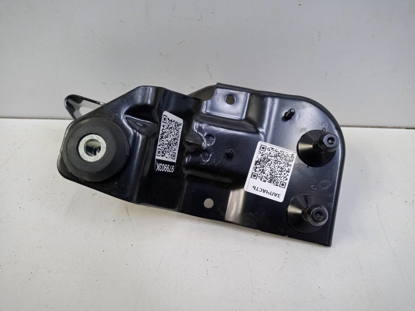 Кронштейн крепления насоса пневмоподвески