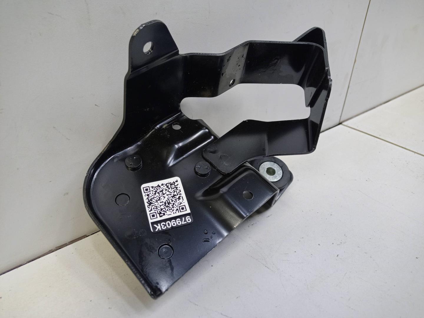 Кронштейн крепления насоса пневмоподвески