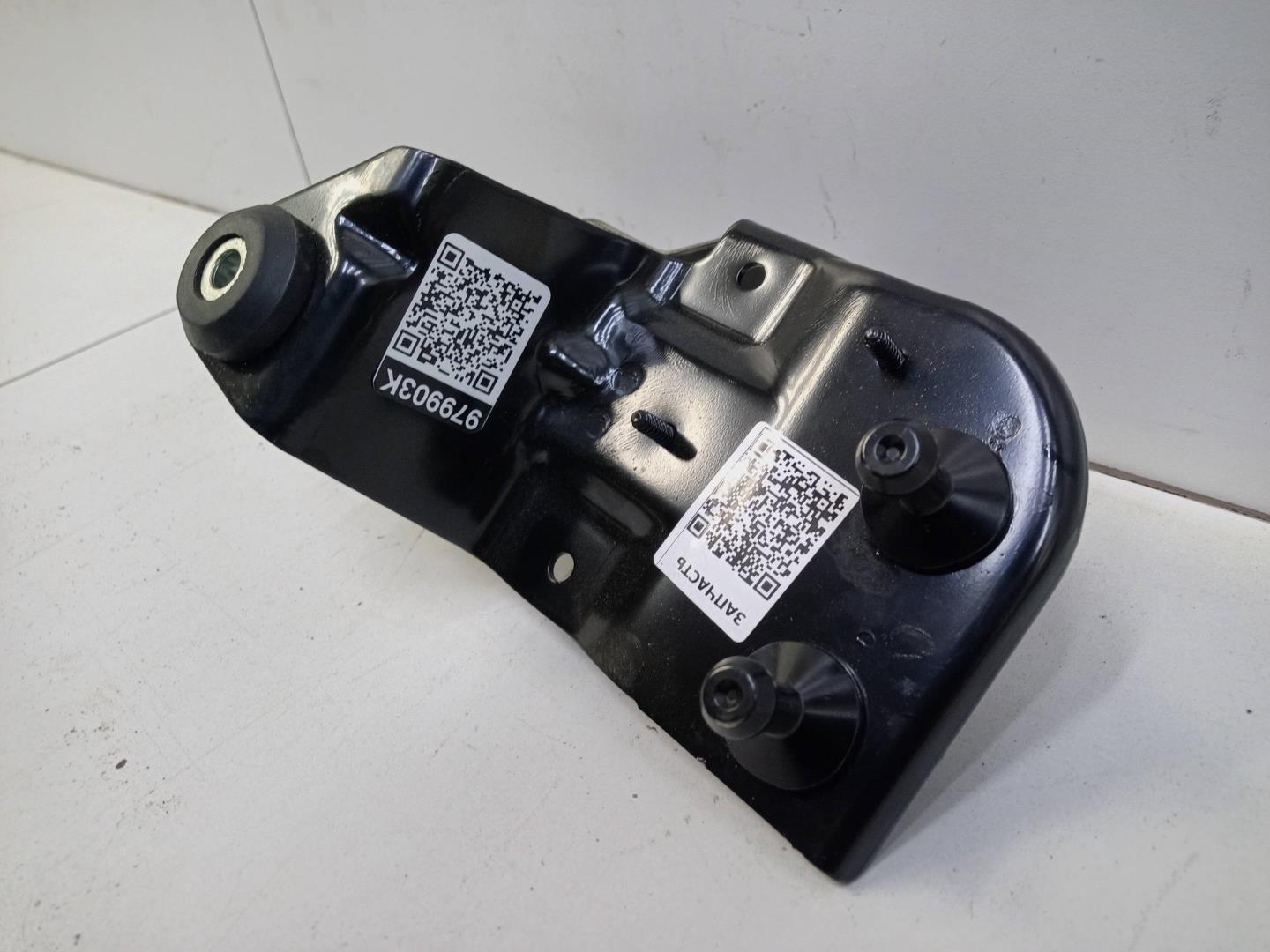 Кронштейн крепления насоса пневмоподвески