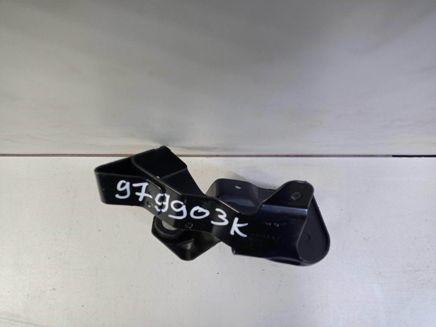 Кронштейн крепления насоса пневмоподвески