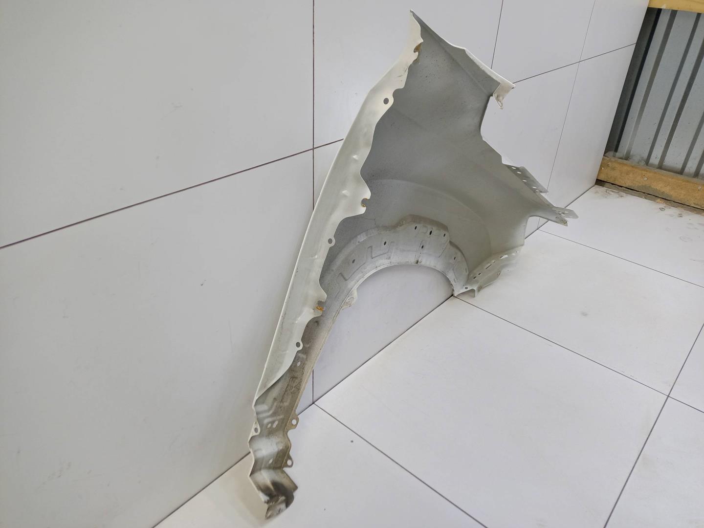 Крыло переднее левое