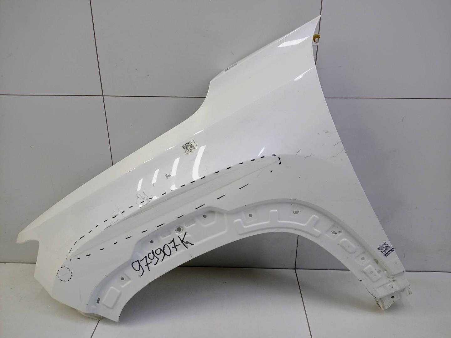 Крыло переднее левое