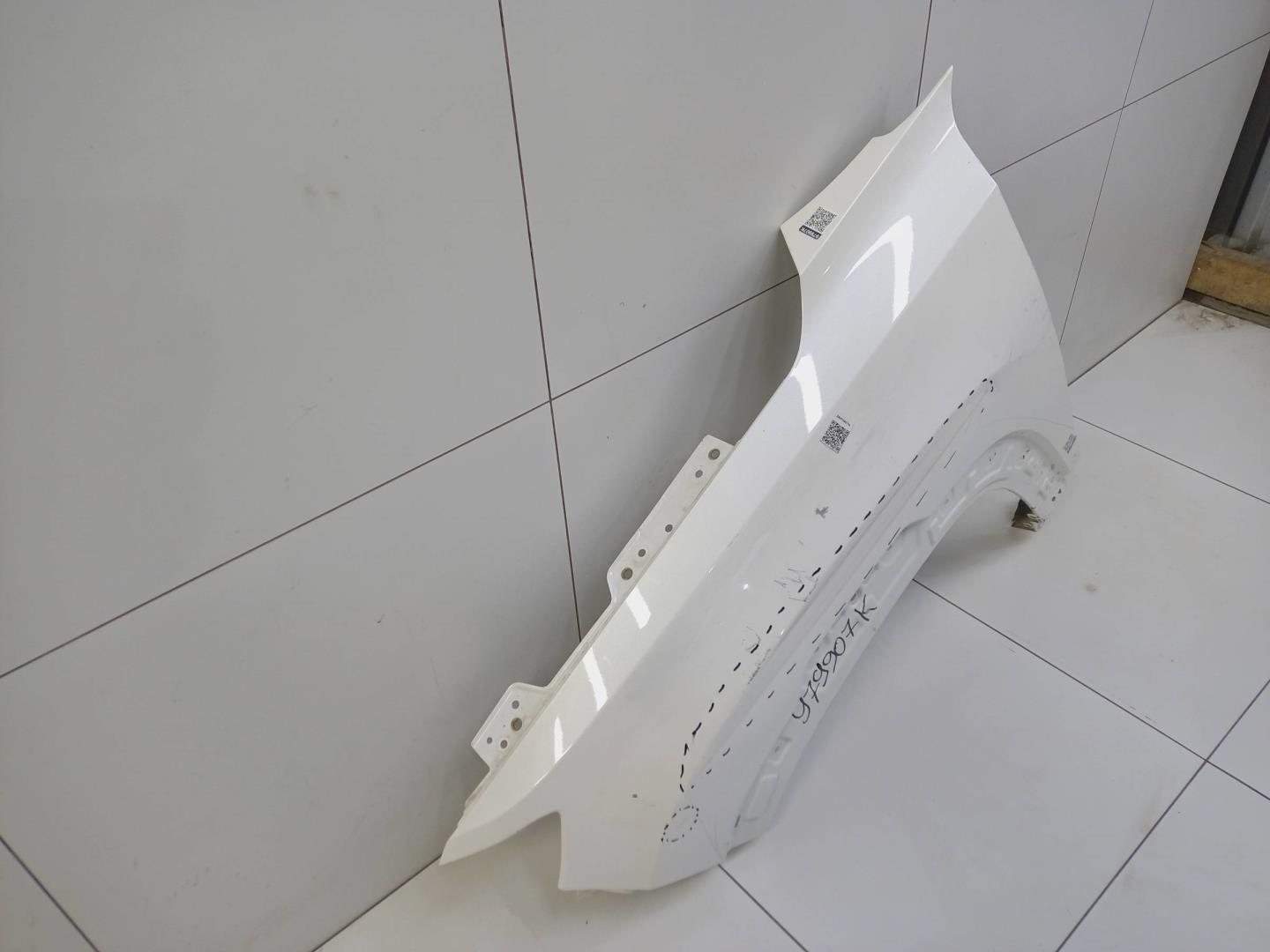 Крыло переднее левое