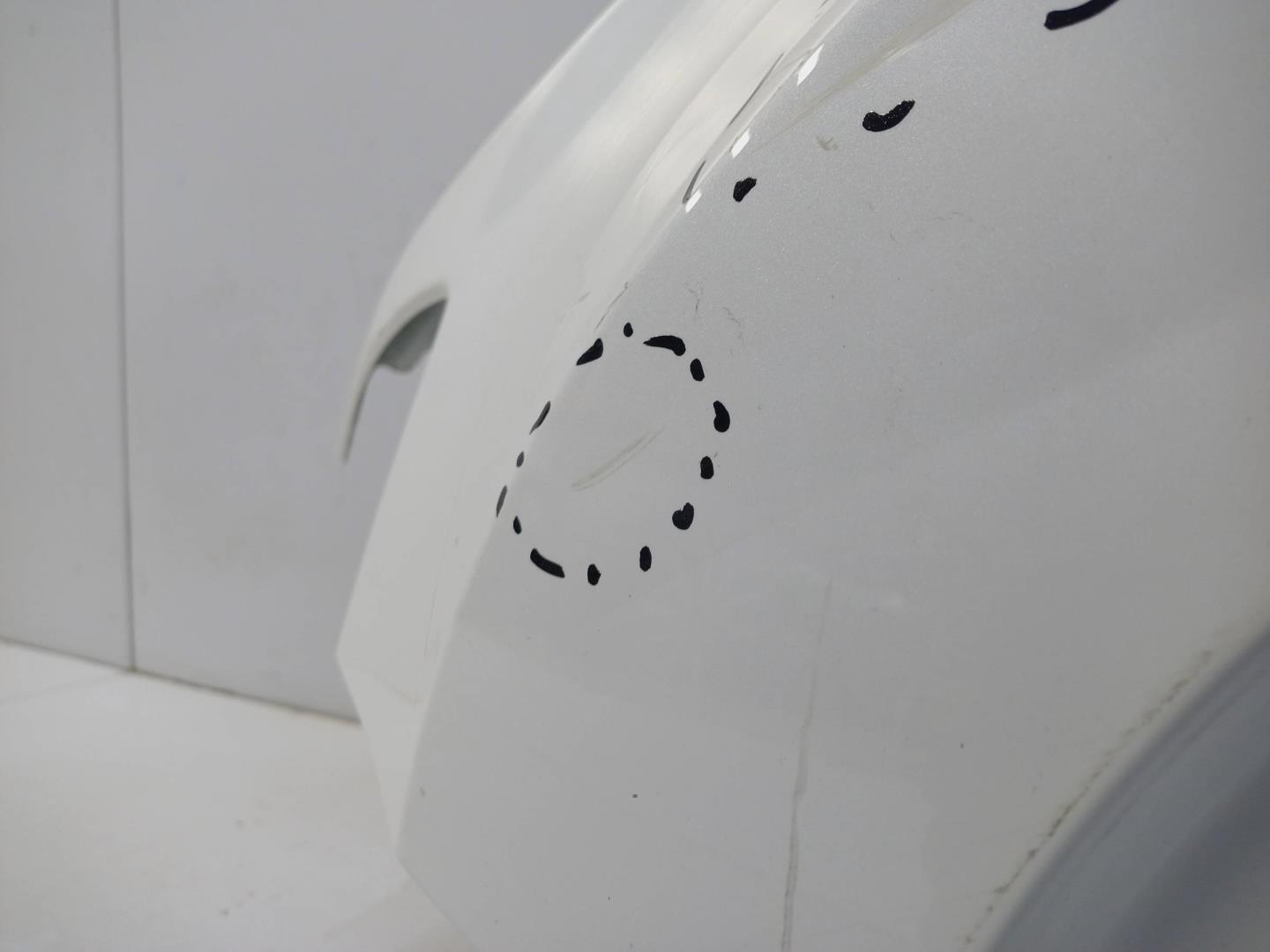 Крыло переднее левое