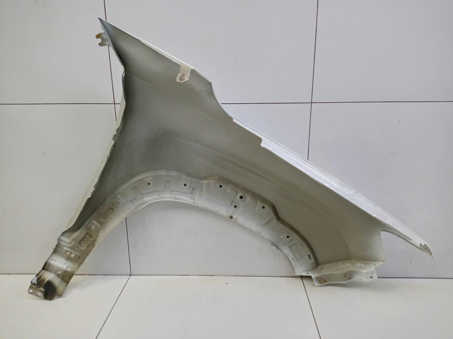 Крыло переднее левое