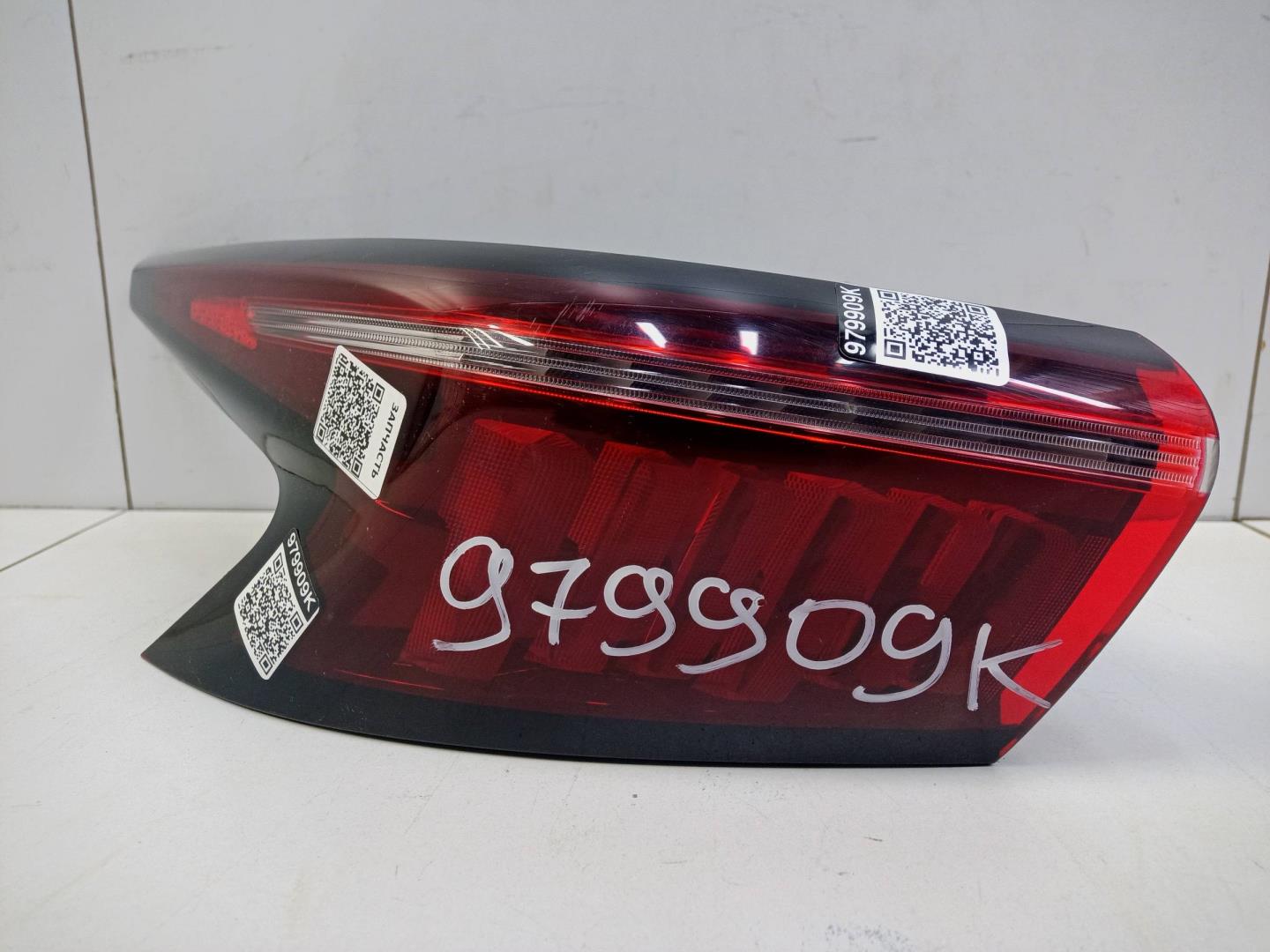 Фонарь задний наружный левый