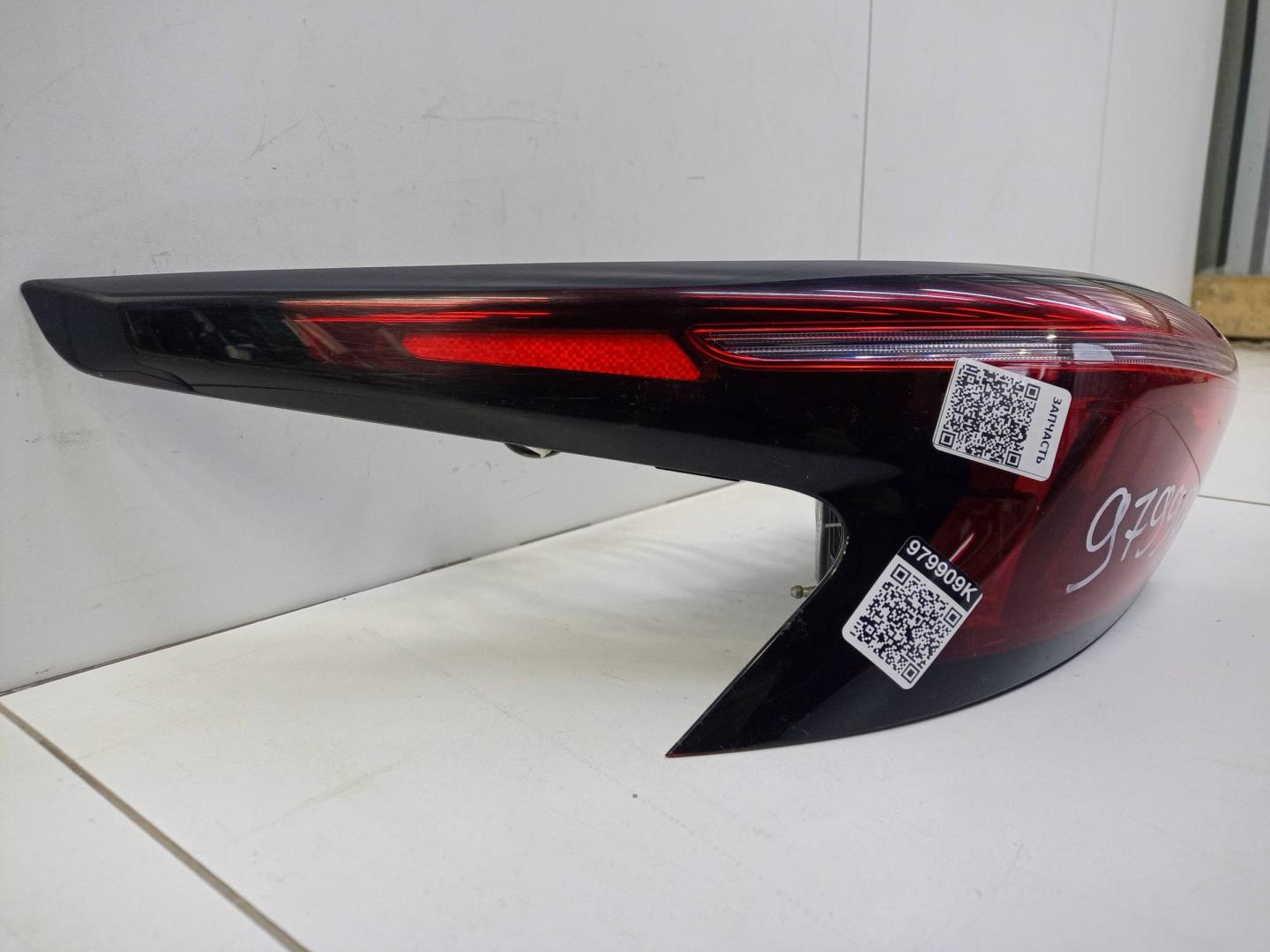 Фонарь задний наружный левый