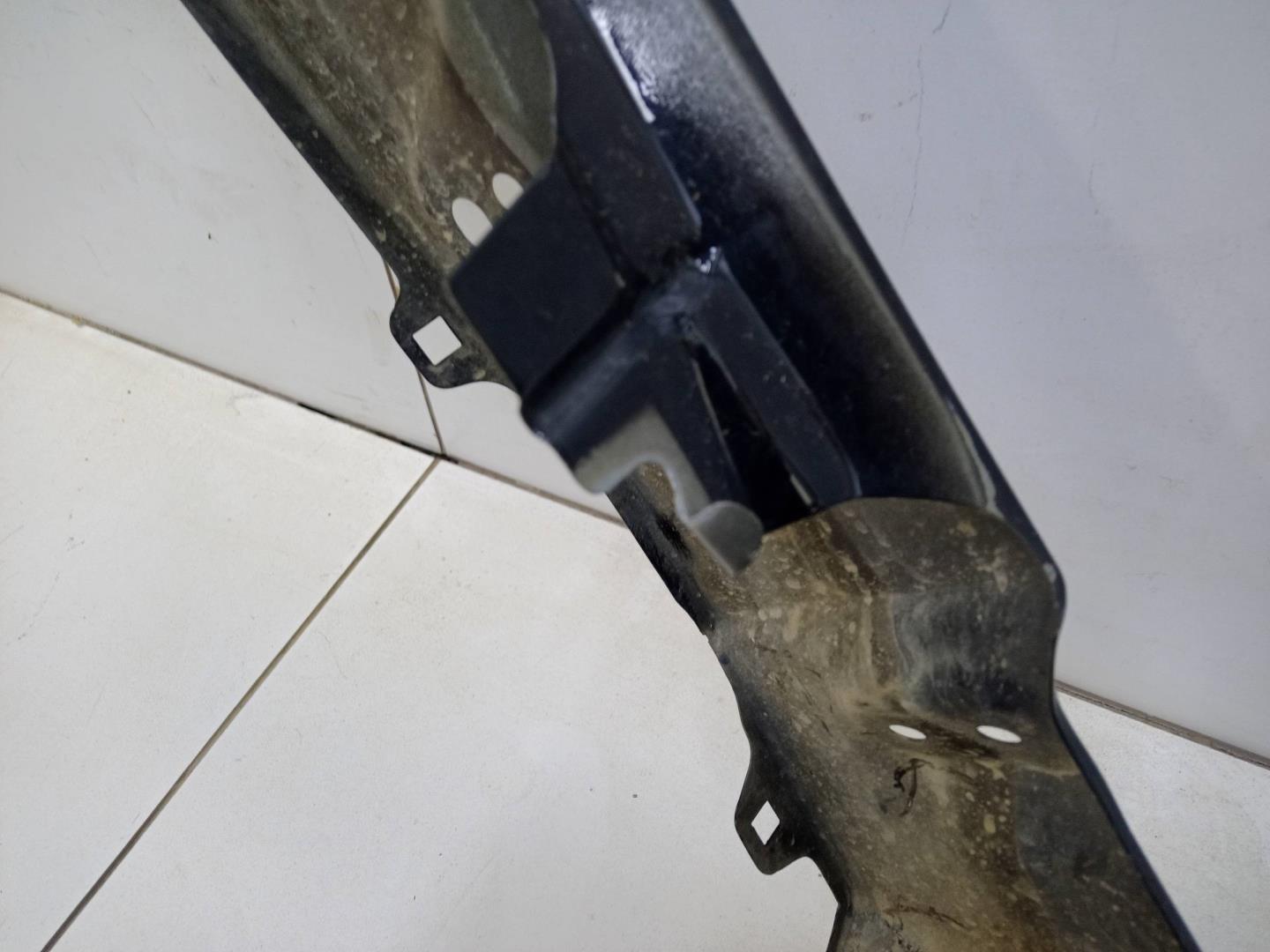 Крыло переднее правое